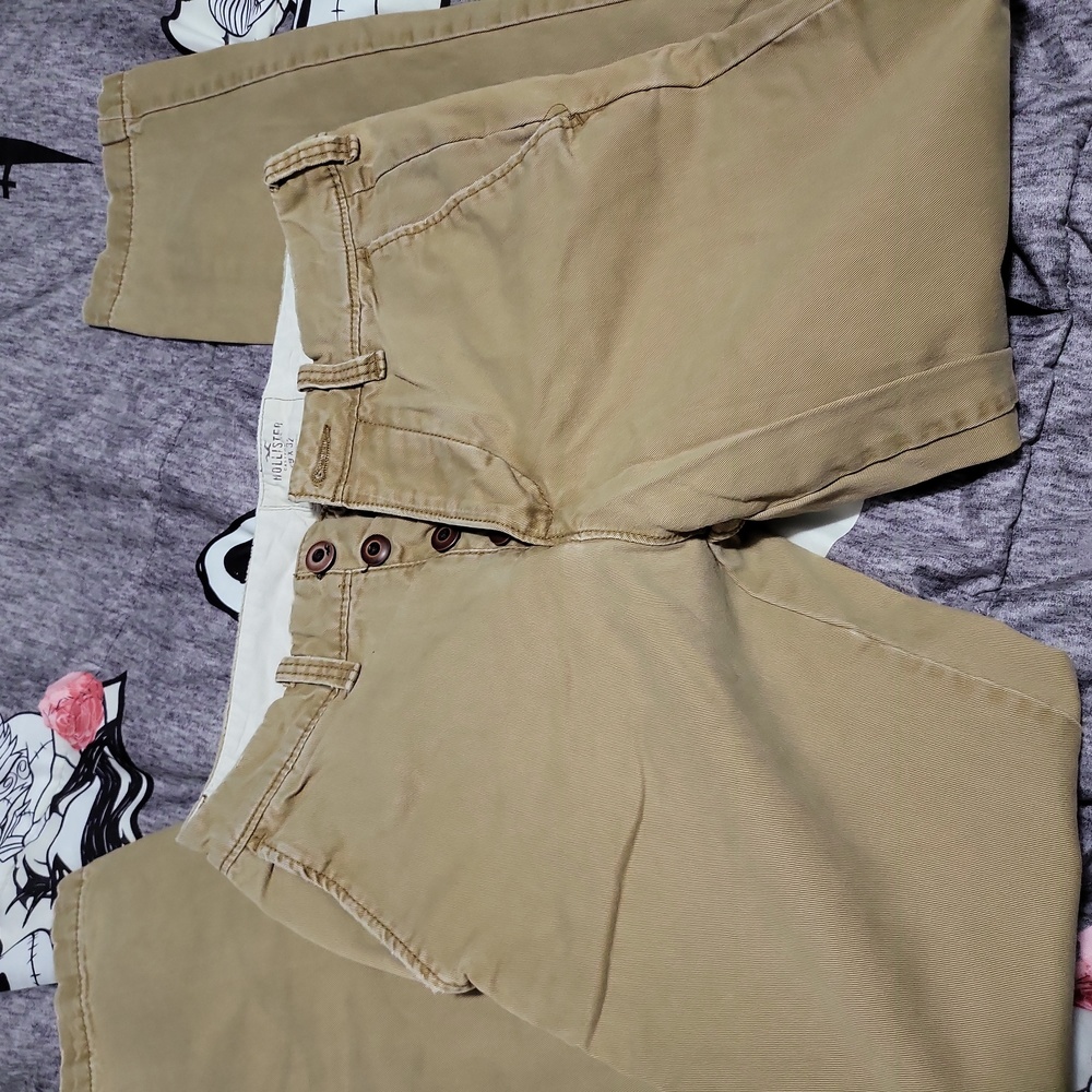 Button khakis